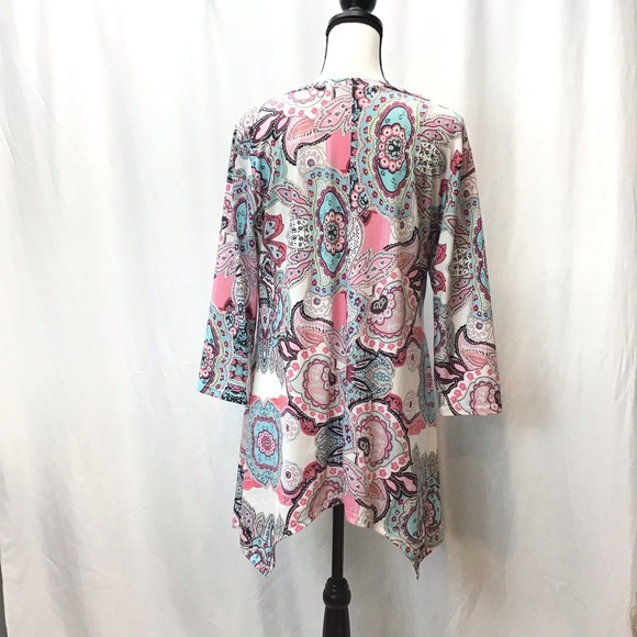NWOT Fashion & Best Floral Sharkbite Tunic Top - Picture 4 of 5
